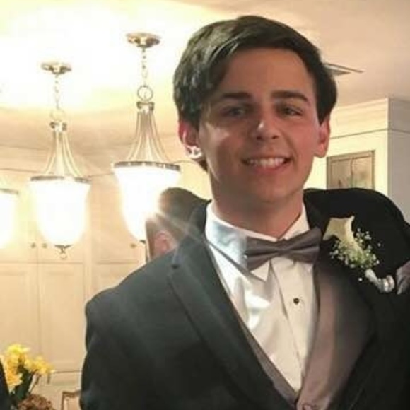 !💕posh ambassador💕Adrienne - Picture 5 of 12